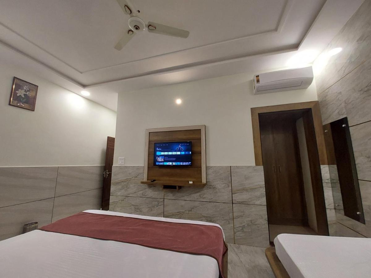 Taj Nice Point Manage By Taj Sunrise Group Agra  Exteriör bild