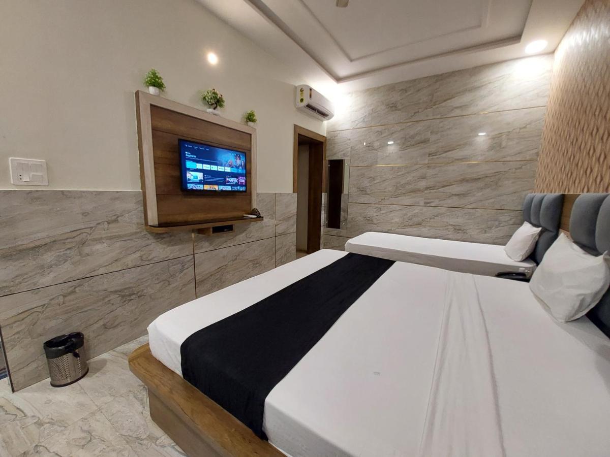 Taj Nice Point Manage By Taj Sunrise Group Agra  Exteriör bild