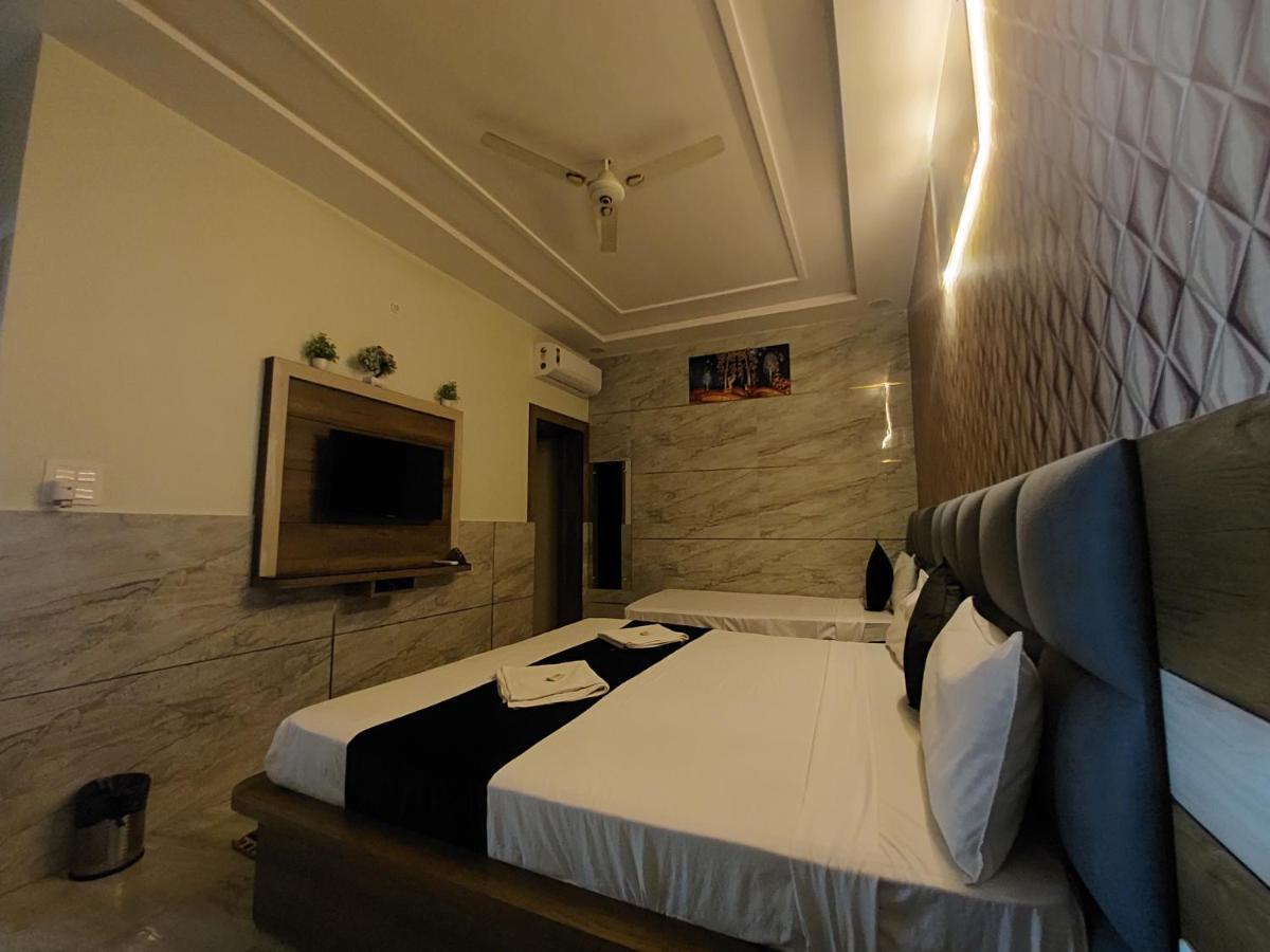 Taj Nice Point Manage By Taj Sunrise Group Agra  Exteriör bild