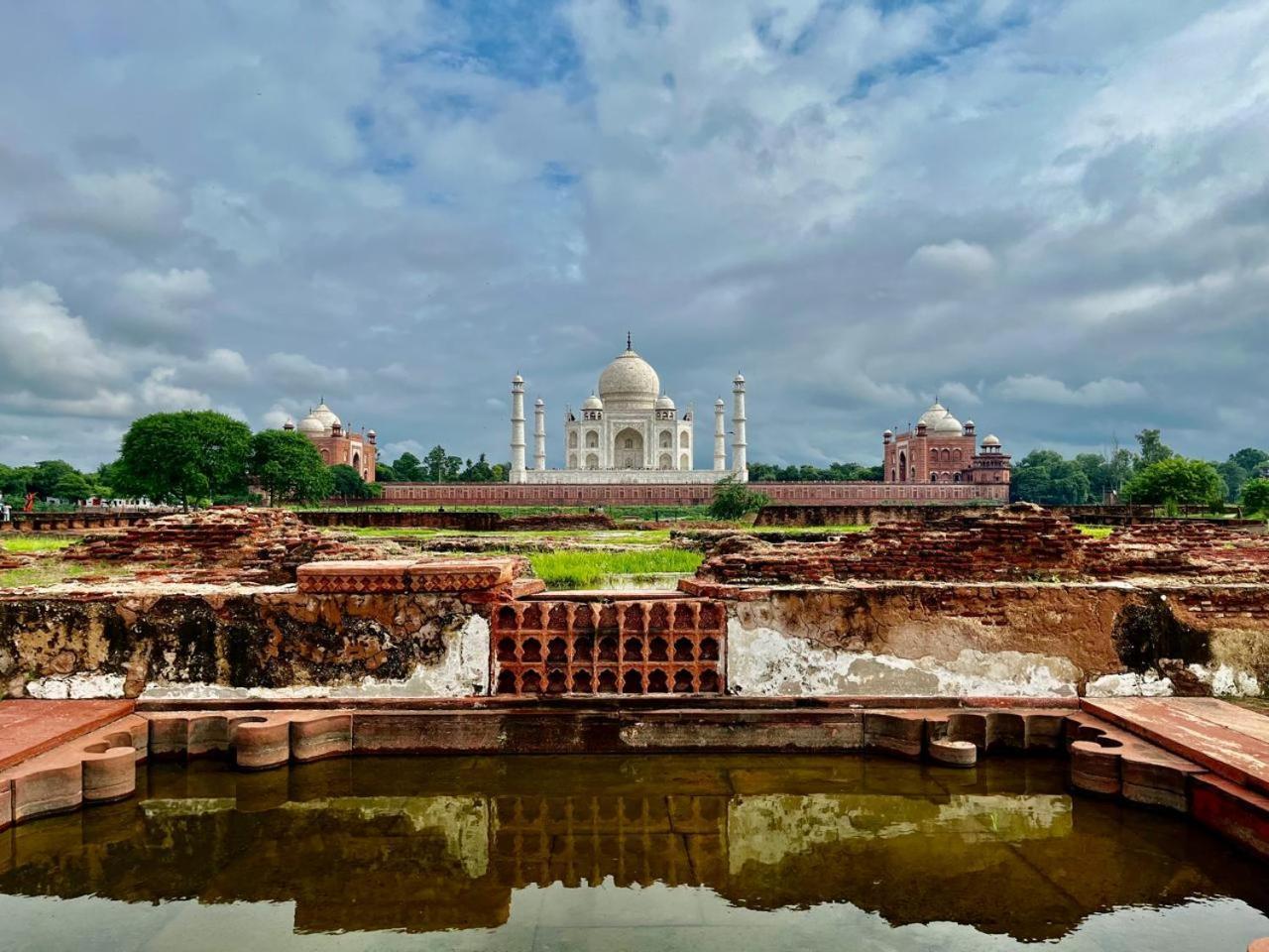 Taj Nice Point Manage By Taj Sunrise Group Agra  Exteriör bild