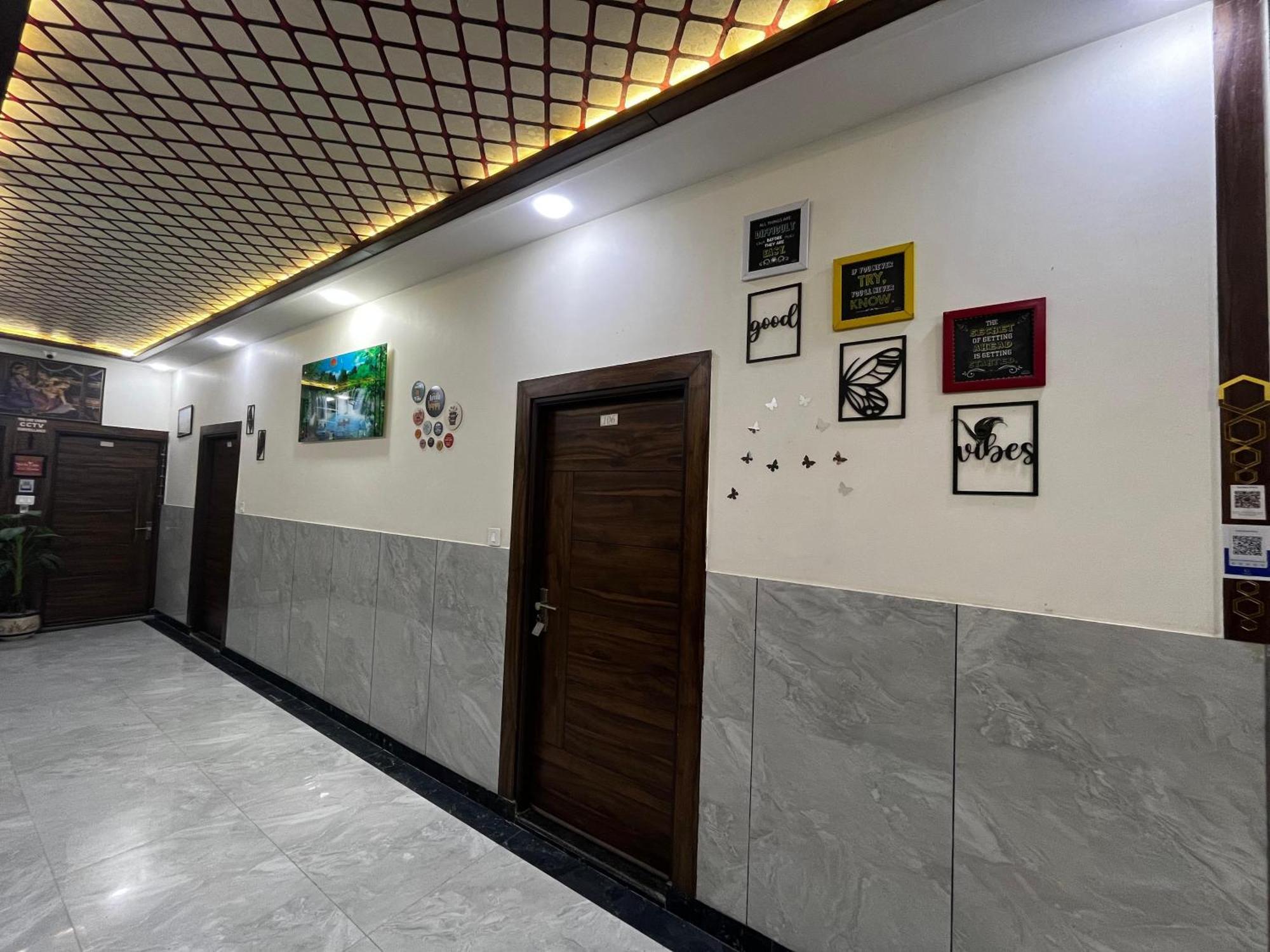 Taj Nice Point Manage By Taj Sunrise Group Agra  Exteriör bild
