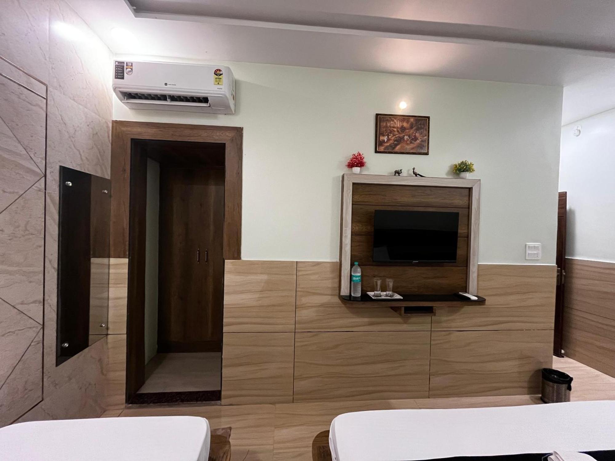 Taj Nice Point Manage By Taj Sunrise Group Agra  Exteriör bild