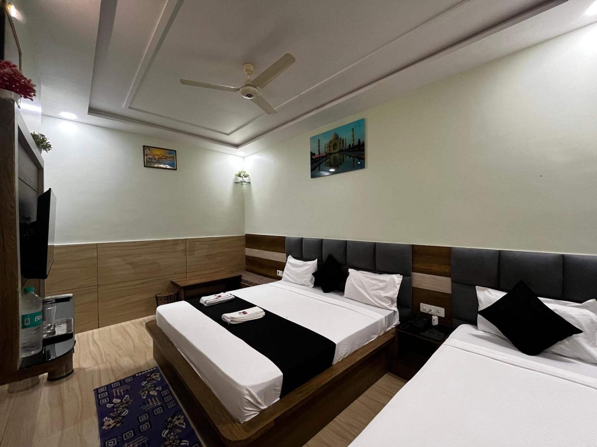 Taj Nice Point Manage By Taj Sunrise Group Agra  Exteriör bild