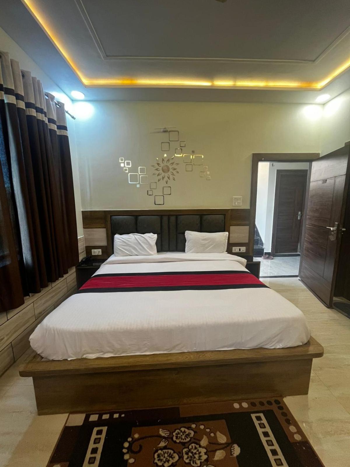 Taj Nice Point Manage By Taj Sunrise Group Agra  Exteriör bild